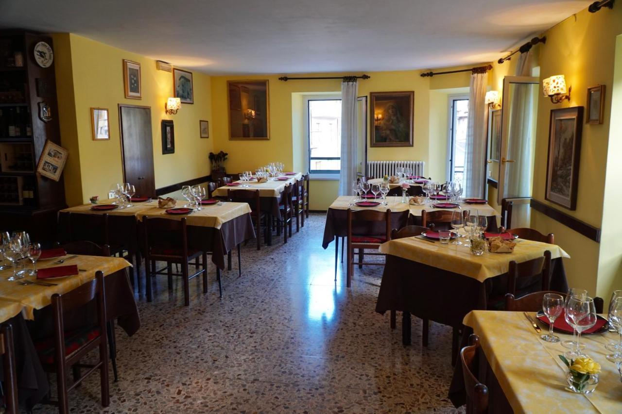 Albergo Centrale Fino Del Monte Esterno foto