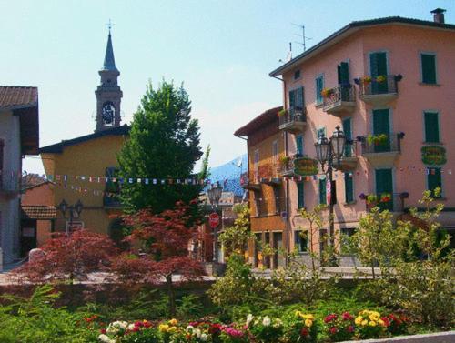 Albergo Centrale Fino Del Monte Esterno foto