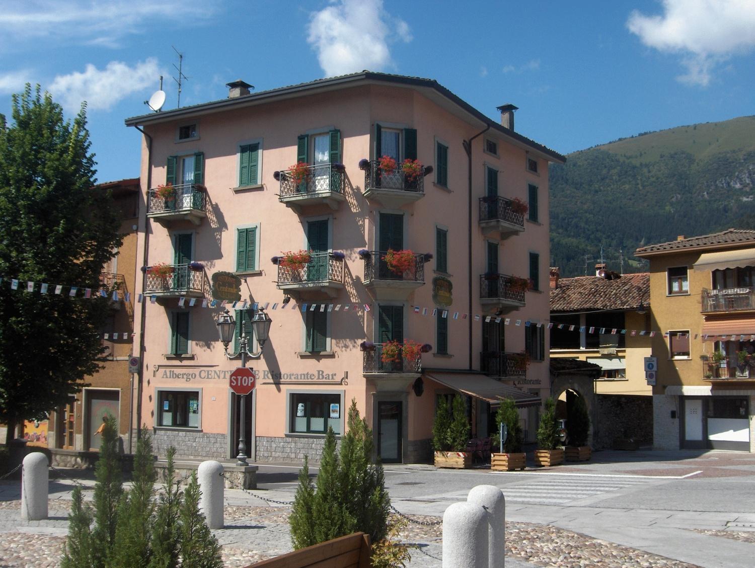 Albergo Centrale Fino Del Monte Esterno foto